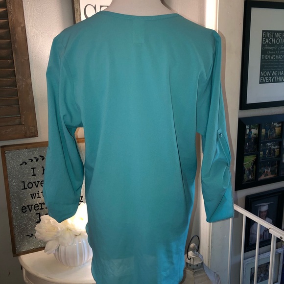 Bee Stitched blouse. Size Medium. - Picture 4 of 7